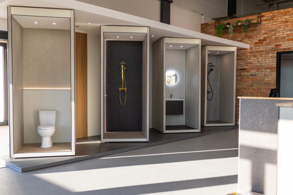 Moderne Wandpaneele und Badezimmer Inspiration in großer Ausstellung in Leingarten bei Heilbronn.